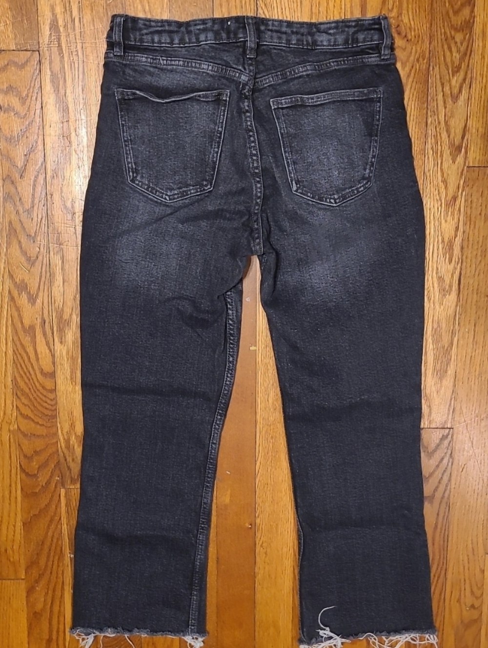 Zara Black Washed Mid Rise Cropped Jeans with Frayed Hem 28